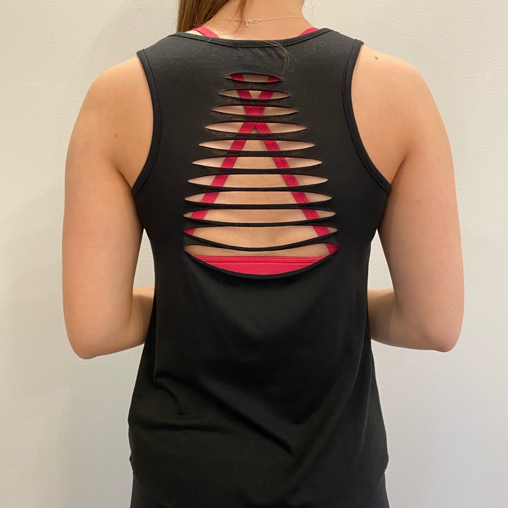 Workout top - Picture 2 of 3